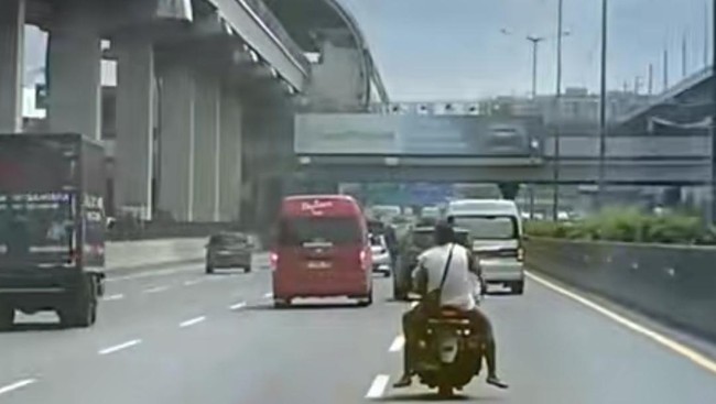 Aksi Ugal-ugalan Pemotor Cengtri Masuk Tol sampai Layang MBZ