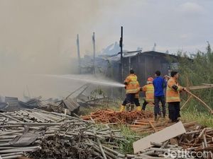 Mes Pekerja Pembangunan Gedung RSMH Palembang Ludes Terbakar