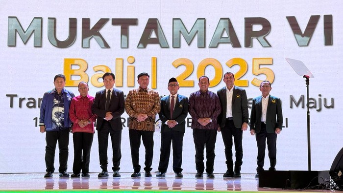 Wakil Menteri Transmigrasi Viva Yoga Mauladi mengucapkan selamat atas digelarnya Muktamar VI Partai Bulan Bintang (PBB).