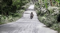 Erupsi Gunung Ibu pada Rabu (15/1) pukul 07.11 WIT dengan semburan abu vulkanik setinggi 4.000 dari atas puncak menyebabkan sejumlah desa di Kecamatan Ibu Utara mengalami hujan abu.