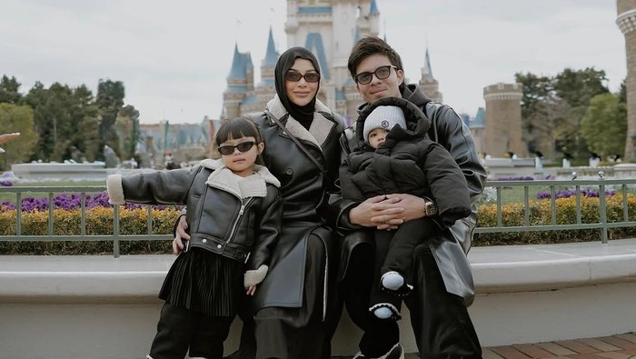 Ameena dan Azura Pakai Baju Kembar
