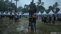 Acara yang digelar sejak pagi hari terus dipadati warga bahkan hingga malam hari. 