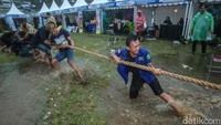 Rangkaian kegiatan itu dilengkapi dengan hiburan dan perlombaan yang diikuti oleh warga sekitar. 