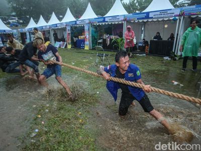 Antusias Warga Ikut Peringatan Hari Desa Perdana di Subang
