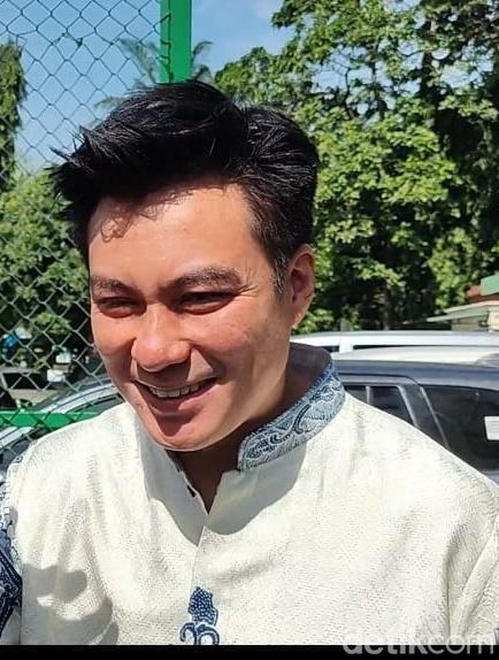 Baim Wong Baim Wong saat ditemui di kawasan Pengadilan Agama Jakarta Selatan.