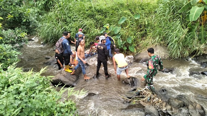 Balita tewas hanyut di sungai gegara petir