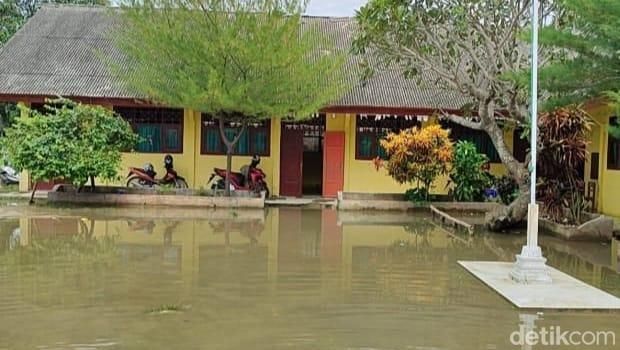 Banjir di Desa Benangkah, Kecamatan Burneh, Bangkalan.