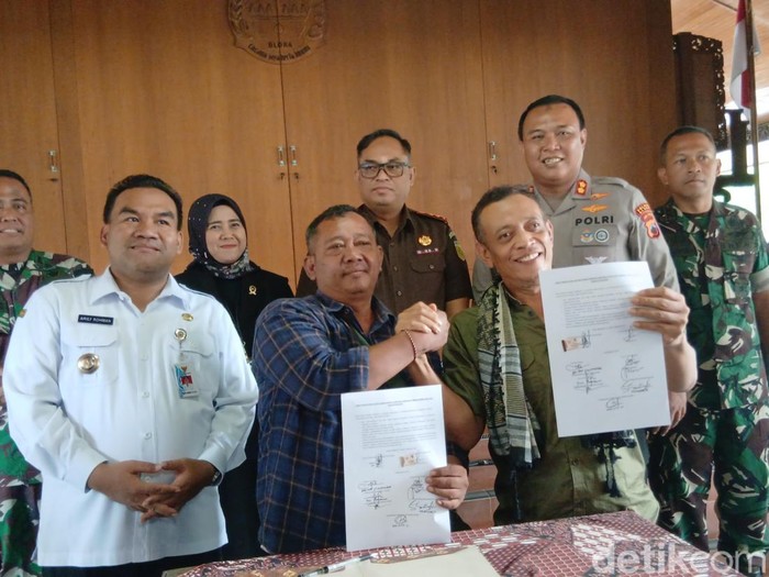 Ketua PP dan Ketua GRIB Jaya Blora deklarasi damai di Pendopo Bupati Blora, Rabu (15/1/2025).