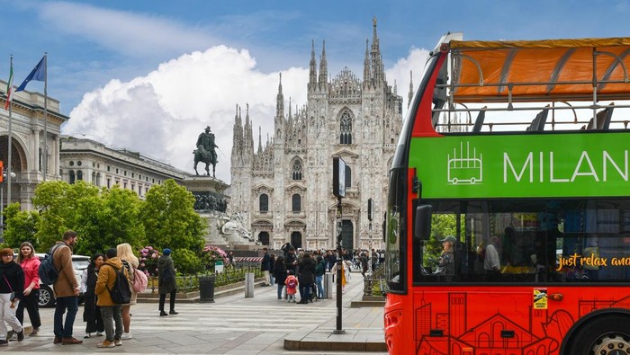 Bus tur wisata di Milan