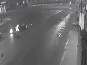 Terekam CCTV Detik-detik Penjual Bensin Tewas Tertabrak Motor di Mojokerto