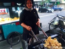 Siasat Pedagang di Surabaya Hadapi Kenaikan Harga Elpiji 3 Kg