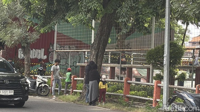 Fenomena berburu koin Jagat di Surabaya masih marak.