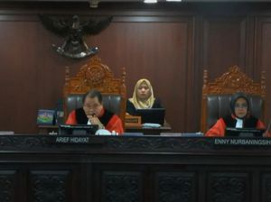 Kelakar Hakim MK Berubah Jadi Makhluk Halus Kalau Malam