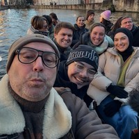 Irish dan adiknya iitu juga diajak berkeliling ke tempat-tempat wisata di sana. Terlihat momen kepulangannya ke Belgia begitu seru dan asik. Foto: Instagram/_irishbella_