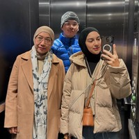 Irish Bella terlihat baru saja pulang kampung ke negara asal ayahnya, Belgia. Tak sendirian, Irish mengajak serta ibu dan adiknya. Foto: Instagram/_irishbella_