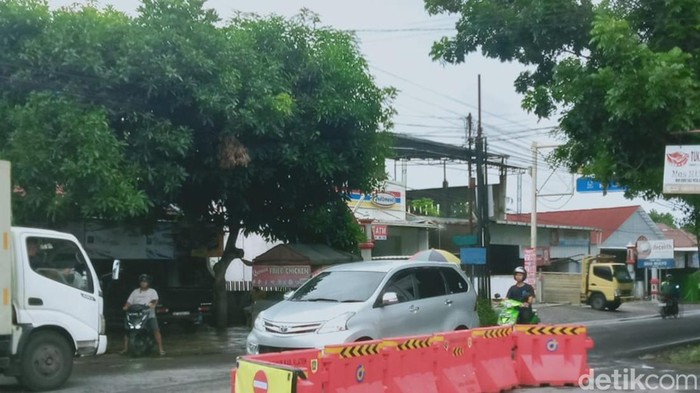 Penampakan Jalan Ki Ageng Gribig Klaten yang diprotes warga karena hanya dilebarkan sebelah. Foto diunggah Rabu (15/1/2025).