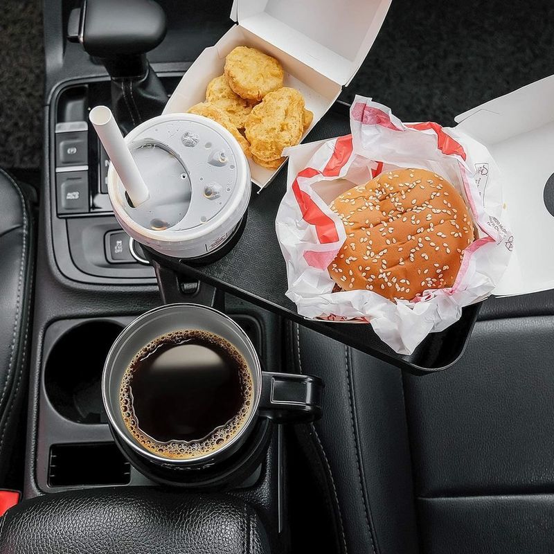 Don't eat in the car, this is a health risk according to doctors