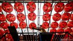 Jelang Imlek, Vihara Ini Berbenah dengan Pasang 900 Lampion