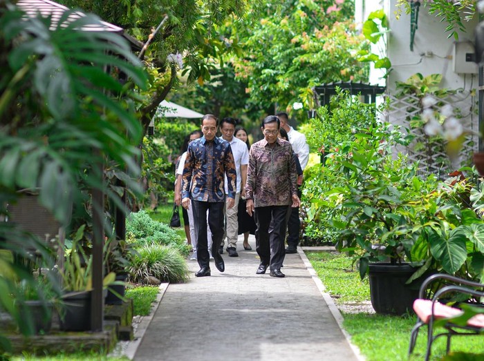 Jokowi sowan Sultan HB X di Keraton Jogja, Rabu (15/1/2025).