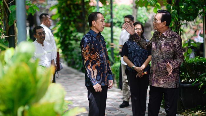 Jokowi sowan Sultan HB X di Keraton Jogja, Rabu (15/1/2025).