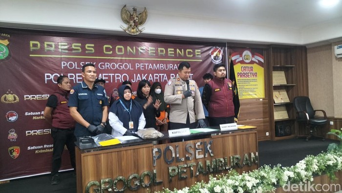 Jumpa pers bayi yang ditelantarkan orang tua hingga meninggal di RS Jakbar
