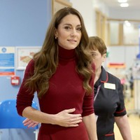 Dalam momen tersebut, Kate juga memberikan kabar baik seputar kankernya yang menyakan bahwa sudah tahap remisi, yang artinya sel kanker tidak lagi terdeteksi. Foto: Getty Images/Chris Jackson