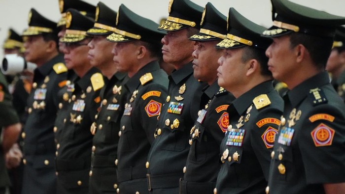 Kenaikan pangkat 97 Pati TNI berdasarkan Surat Perintah Panglima TNI Nomor Sprin/29/I/2025. Rinciannya, 54 Pati TNI AD, 26 Pati TNI AL dan 17 Pati TNI AU. Foto: Puspen TNI.