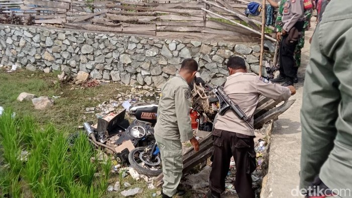 Kerusuhan di Bima, warga bakak motor dan serang warga Sumba, Rabu (15/1/2025).