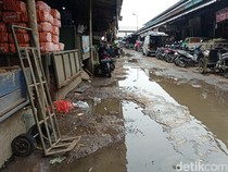 Keluh Kesah Pedagang Pasar Cikurubuk: Fasilitas Rusak-Retribusi Naik