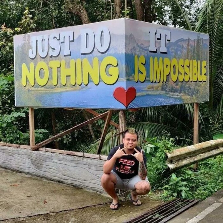 Kumpulan desain berikut ini bikin jidat mengkerut dan berpikir apa ya, yang salah?