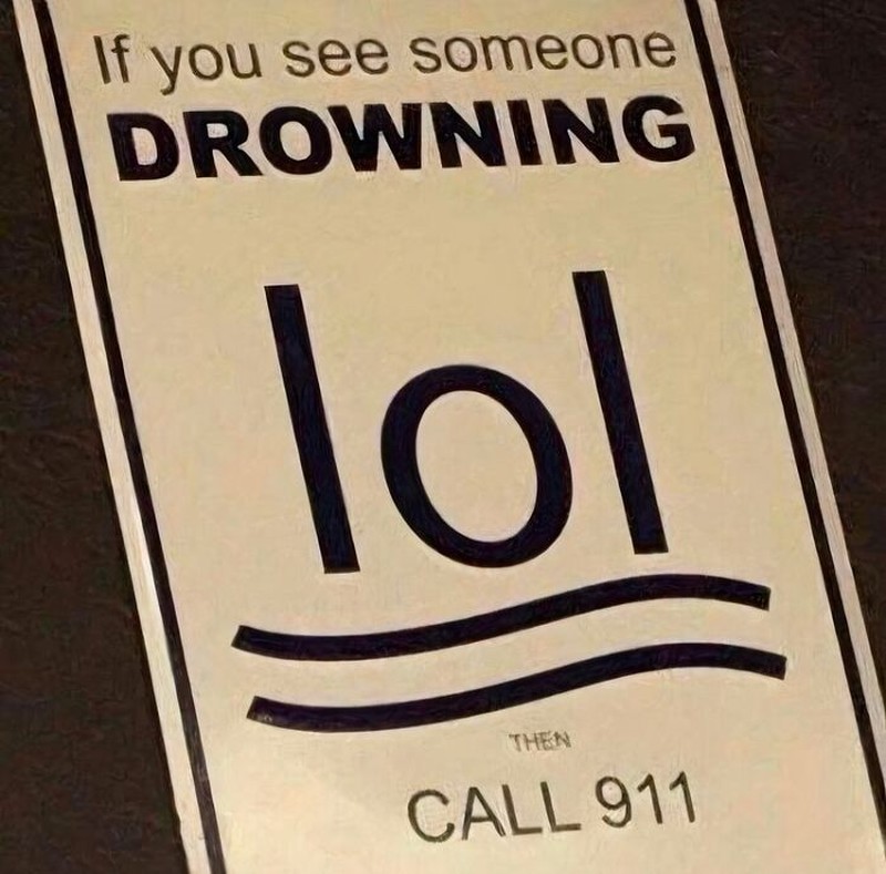 Kumpulan desain berikut ini bikin jidat mengkerut dan berpikir apa ya, yang salah?