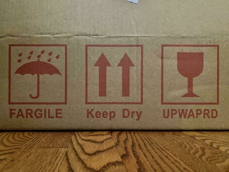 Kumpulan desain berikut ini bikin jidat mengkerut dan berpikir apa ya, yang salah?