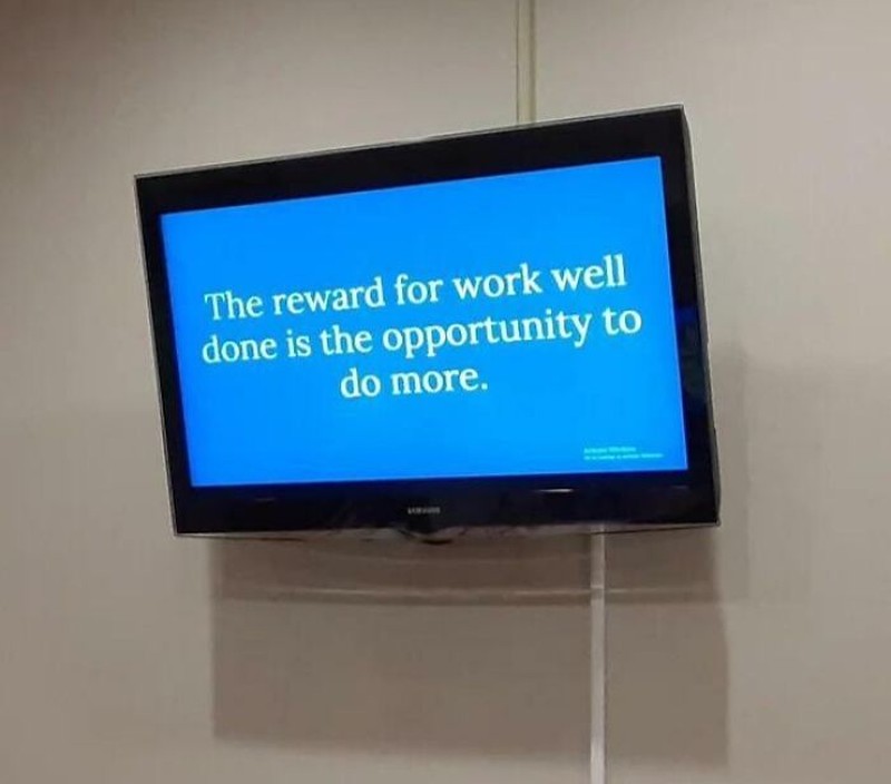 Kumpulan desain berikut ini bikin jidat mengkerut dan berpikir apa ya, yang salah?