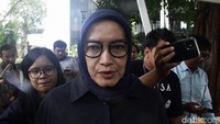 KPK juga turut memeriksa eks komisioner KPU RI Evi Novida Ginting. Evi diperiksa untuk tersangka Harun Masiku (HM).