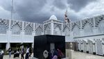 Melihat Masjid di Atas Mal yang Punya Miniatur Kabah