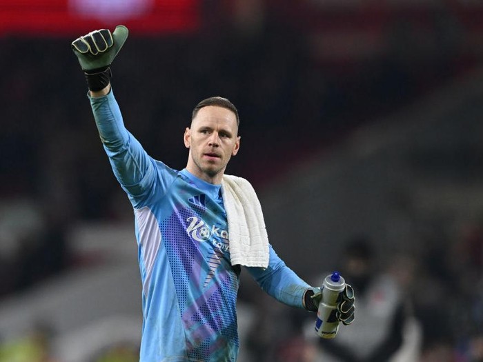 NOTTINGHAM, ENGLAND - JANUARY 14: Matz Sels of Nottingham Forest gestures at full-time following the team's draw in the Premier League match between Nottingham Forest FC and Liverpool FC at City Ground on January 14, 2025 in Nottingham, England. (Photo by Shaun Botterill/Getty Images)