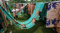 Selain dipasarkan di kawasan wisata domestik, produk kerajinan kain pantai di sentra industri setempat juga untuk memenuhi permintaan pasar di negara Brazil, Argentina, Malaysia, Filipina, dan China.    