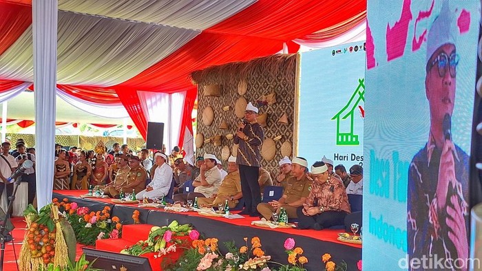 Mendes Yandri saat Peringatan Hari Desa di Sumedang