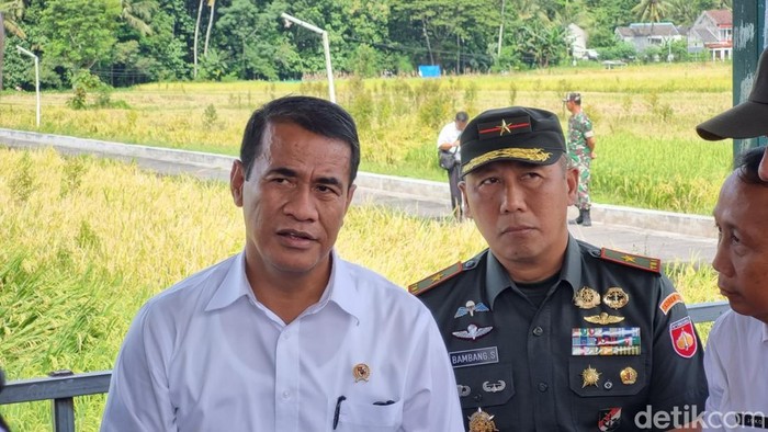 Menteri Pertanian RI Amran Sulaiman saat memberi keterangan di Poncosari, Bantul, Rabu (15/1/2025).