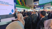 Saat ditanya mengapa proses pelantikan dan launching logo baru Kementerian UMKM dilakukan di Pasar Tanah Abang, Maman mengatakan hal ini dilakukan sebagai bentuk simbolis kedekatan dengan masyarakat, khususnya UMKM.  