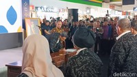 Pelantikan pejabat di Pasar Tanah Abang belum pernah dilakukan di Indonesia. Ini momen pertama kali.  