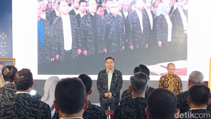 Menteri UMKM Lantik Pejabat di Tanah Abang Menteri UMKM Lantik Pejabat di Tanah Abang
