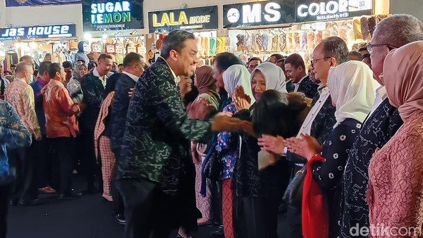 Momen Menteri Lantik Pejabat di Pasar Tanah Abang