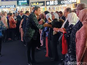 Momen Menteri Lantik Pejabat di Pasar Tanah Abang
