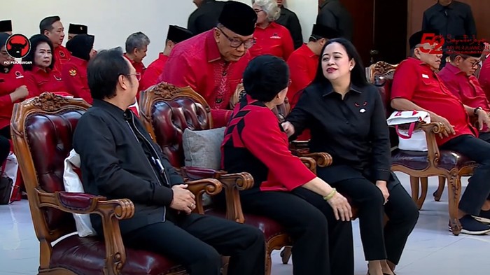 Presiden Prabowo Subianto menyampaikan pesan kepada Presiden RI ke-5 Megawati Soekarnoputri untuk bertemu. Pesan itu sampaikan lewat politikus senior PDIP Sidarto Danusubroto saat HUT ke-52 PDIP, Jumat (10/1/2024)