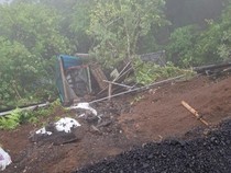 Tanah Longsor Terjadi di Wanagiri Buleleng, 8 Bale Bengong Rusak Parah