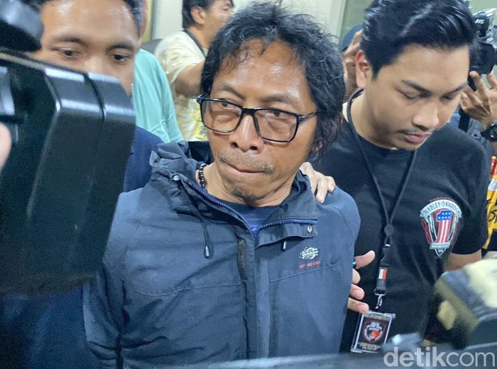 Nanang Gimbal, pembunuh Sandy Permana tiba di Polda Metro Jaya (Wildan N/detikcom) Nanang Gimbal, pembunuh Sandy Permana tiba di Polda Metro Jaya (Wildan N/detikcom)