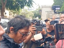 Nanang Gimbal Alias Limbad Tutup Mulut Digiring ke Polda Metro Jaya