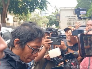 Nanang Gimbal Alias Limbad Tutup Mulut Digiring ke Polda Metro Jaya