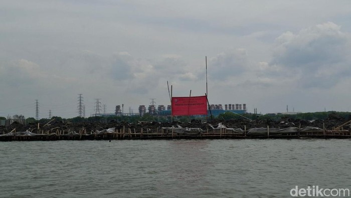 Pagar laut di Bekasi
